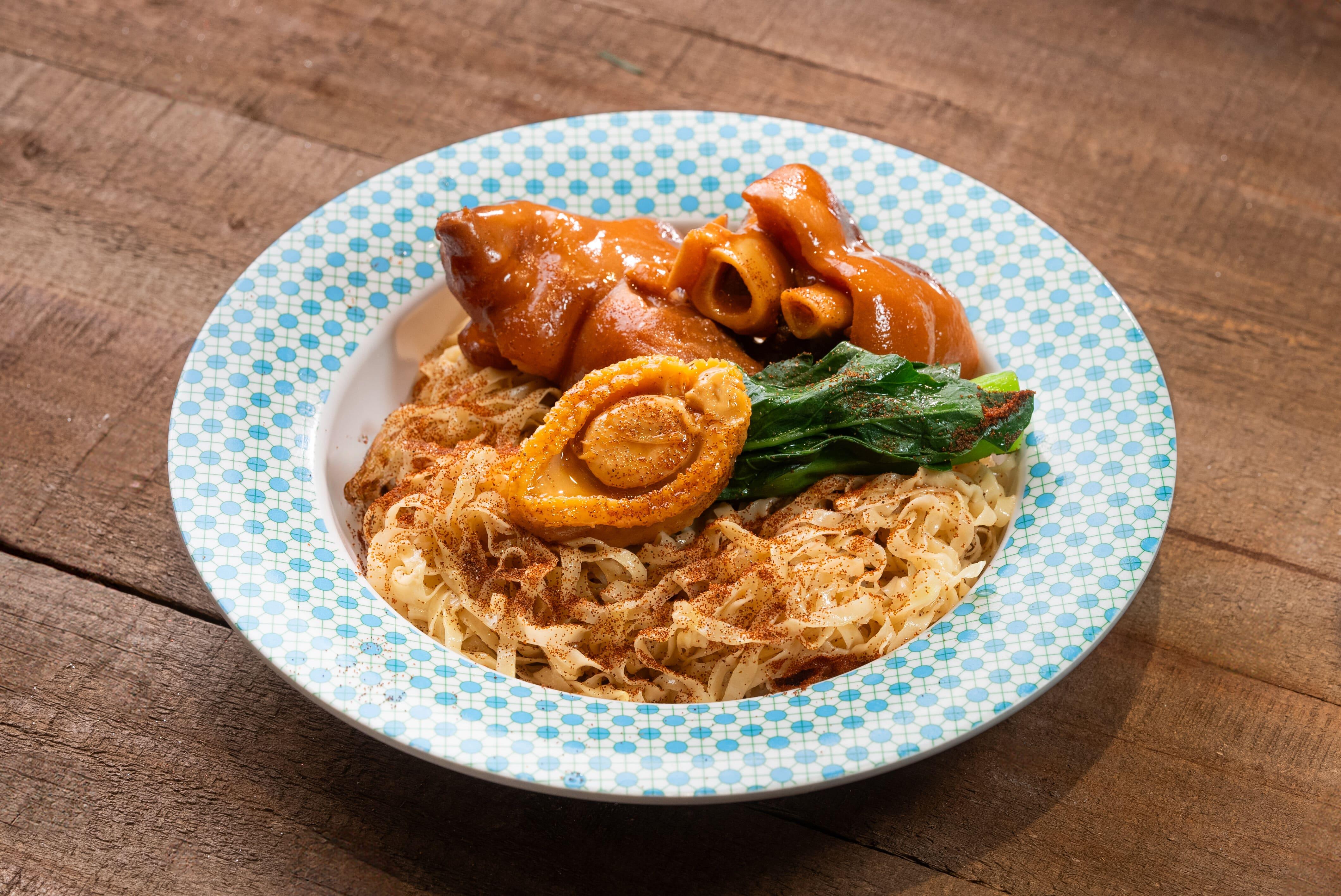 11月限定供應吉品鮑魚豬手蝦籽撈麵套餐 (正價$98, DRC會員優惠價$88),奉送餐茶或咖啡。