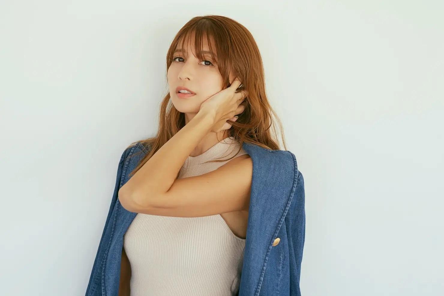 擁有九頭身完美身材比例的吉川日奈,模特兒工作較多。