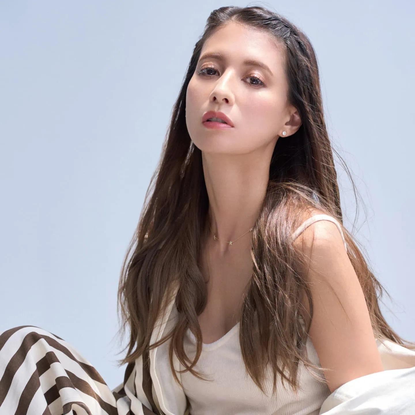 曾到夏威夷居住的吉川日奈,不知是否與夫分隔兩地,導致感情轉淡。