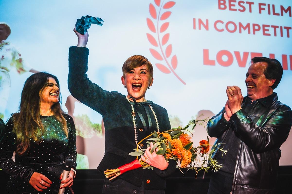 君如為《我》片上台領最佳電影時,舉獎興奮大叫:「我哋贏咗喇!」