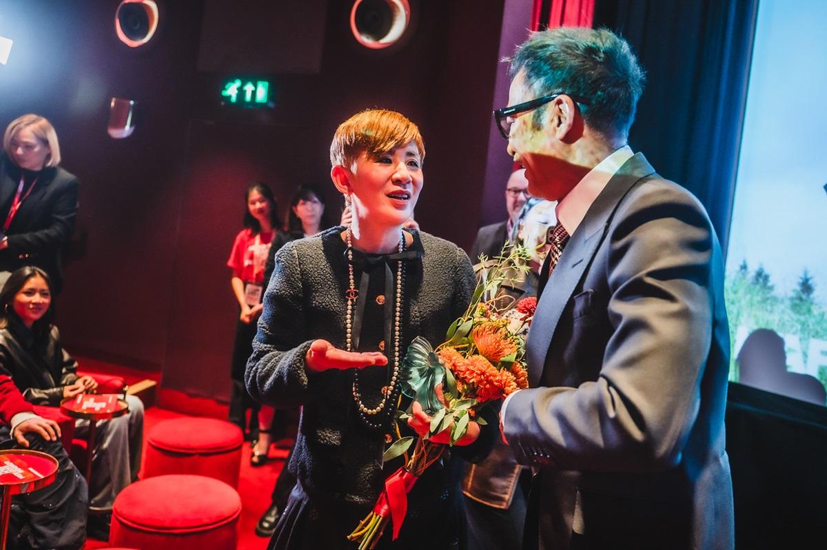 任達華獲頒終身成就獎,也祝賀君如得獎。