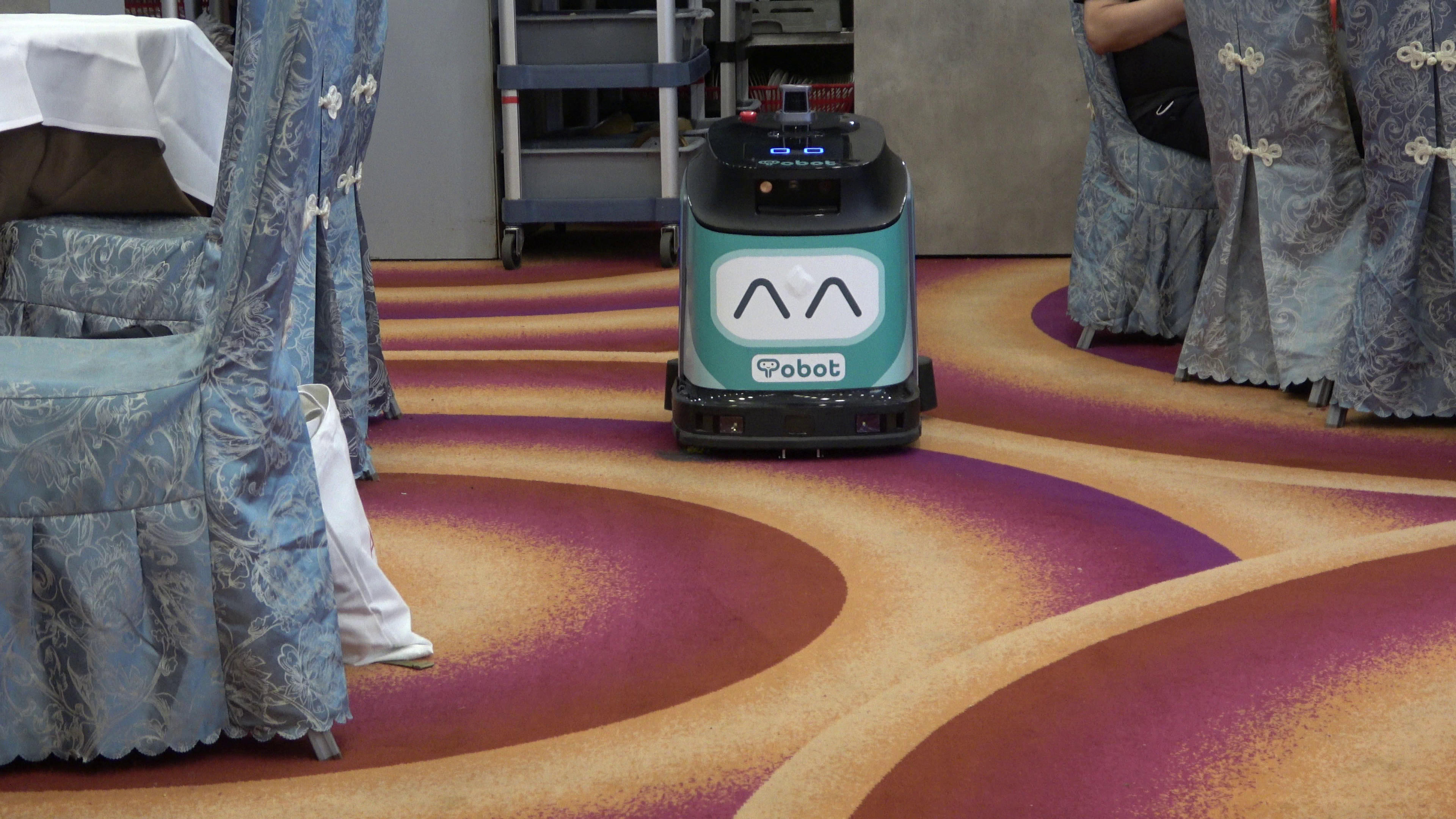 百樂門集團近日引入機械人進駐,圖為吸塵掃地機械人(Tobot Solution提供)