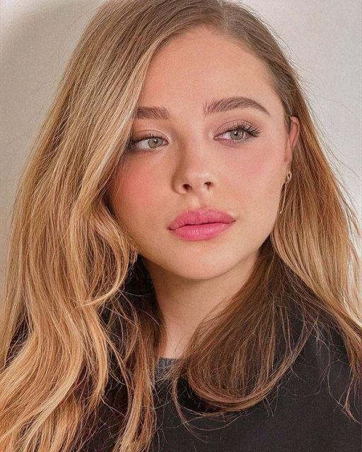 嘉兒莫蕊茲,首次公開自己的同性戀身份。