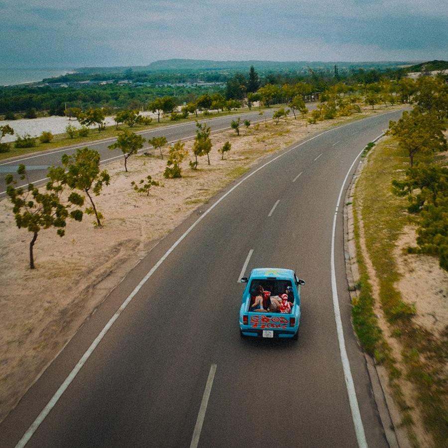 COLLAR實體EP《UNIT 1201》的歌曲MV走公路電影路線,以《Road Trip》掀序幕。