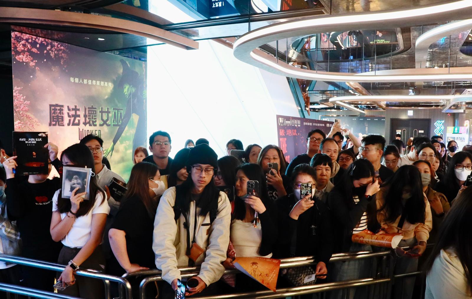大批戲迷到場支持《破.地獄》。