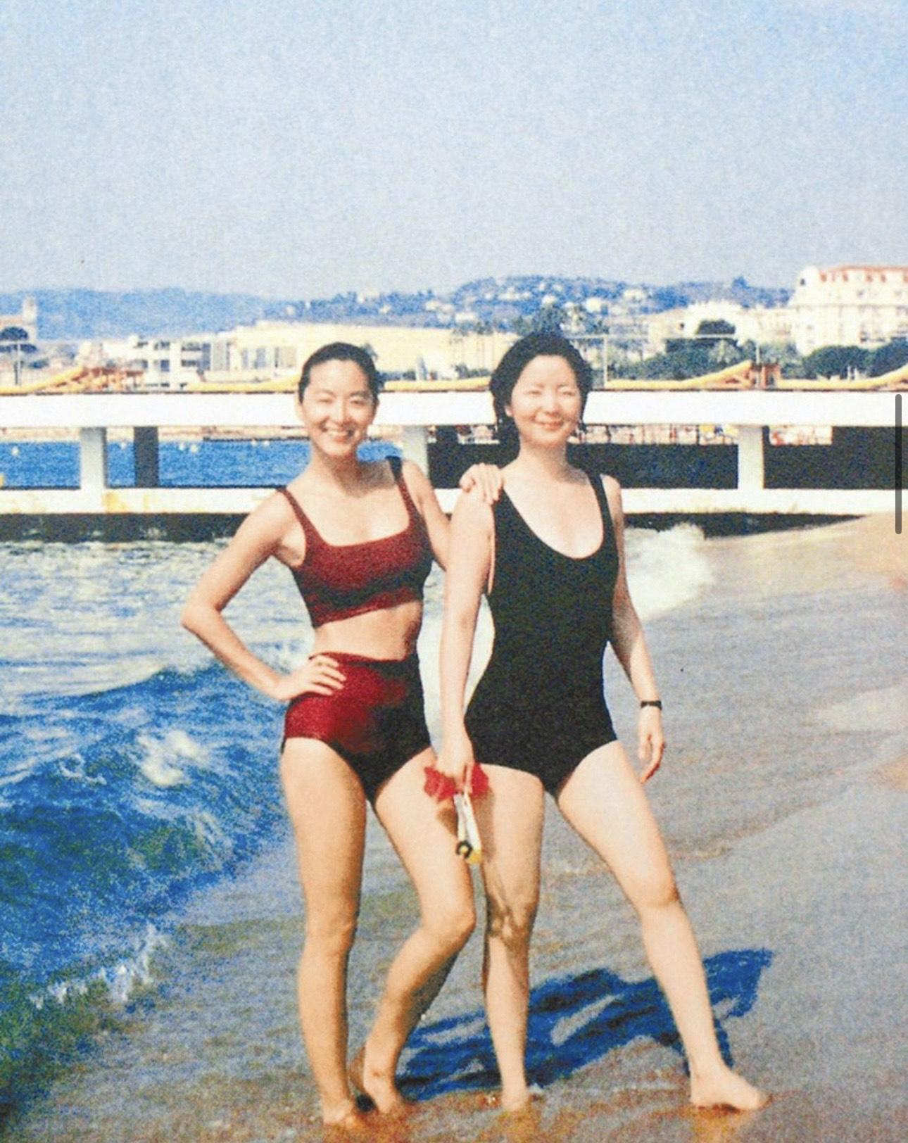 林青霞鄧麗君昔日泳照在網上瘋傳 。