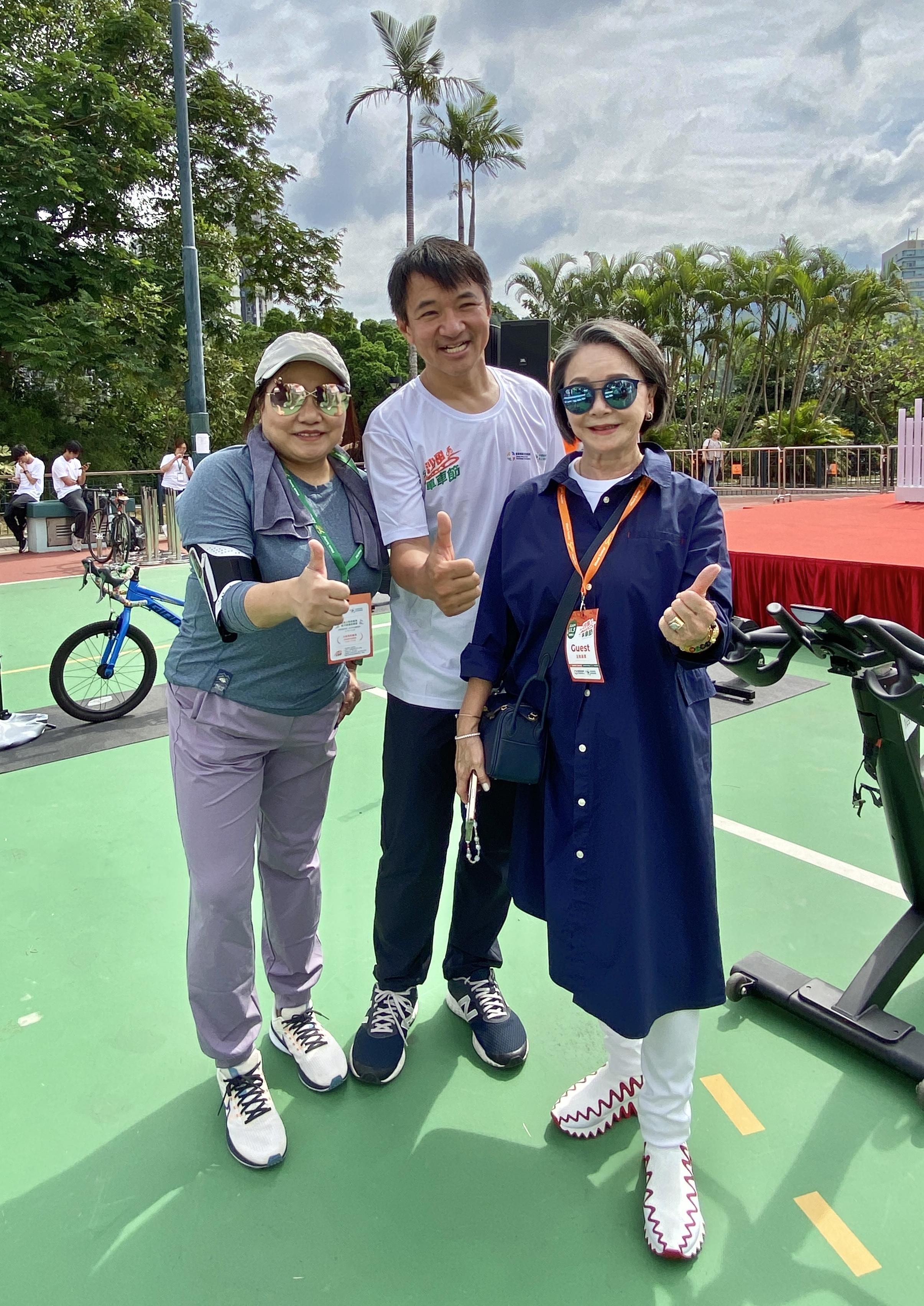 胡孟青、黃金寶、查小欣