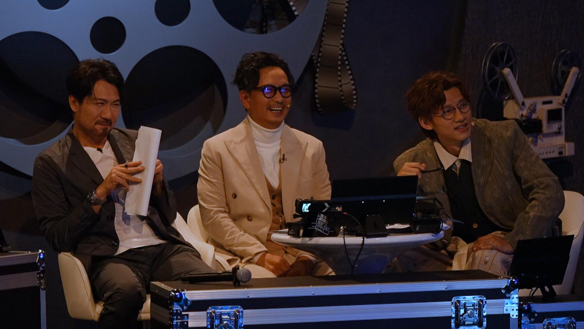 申偉強、謝君豪和陳湛文非常投入地觀看參賽者演出。