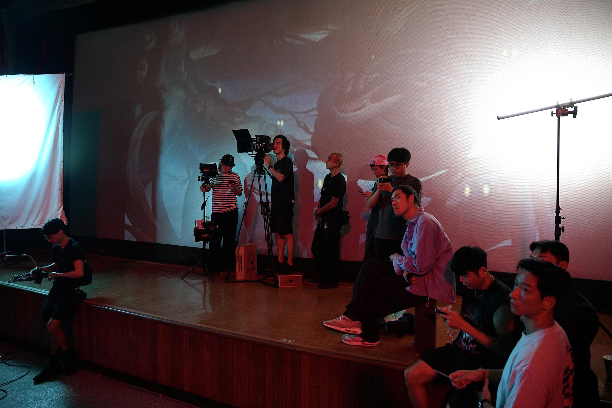 AGA今次的企劃最難是與導演拉鋸,MV要如何呈現故事內容,成了AGA最難的問題,幸好整個團隊都很熱衷整件事。