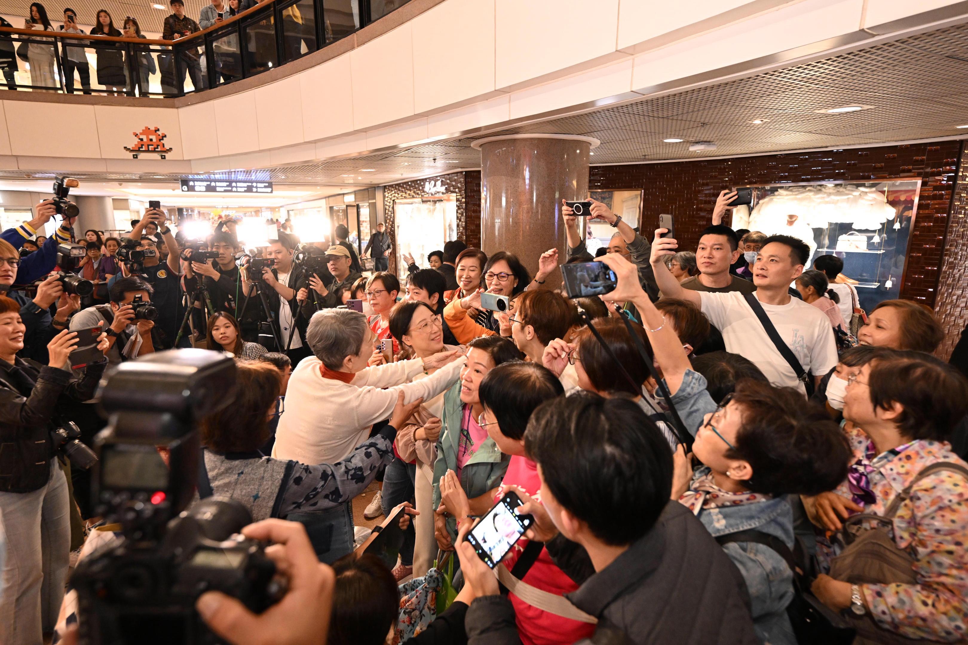 陳寶珠自認是宅女一名,為了大家健康,因此減少聚會。