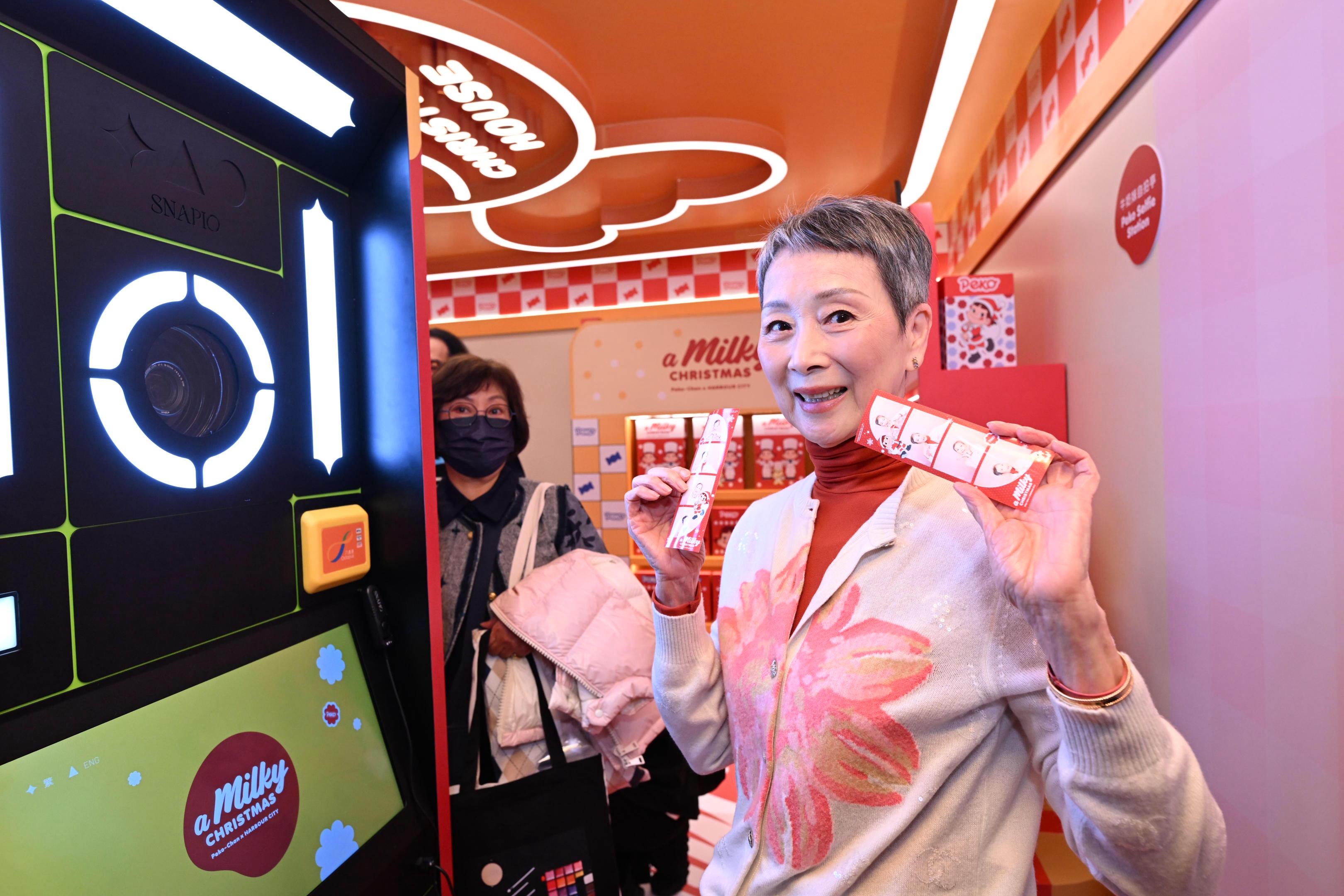 陳寶珠「香港血癌基金」的慈善聖誕揭幕禮。