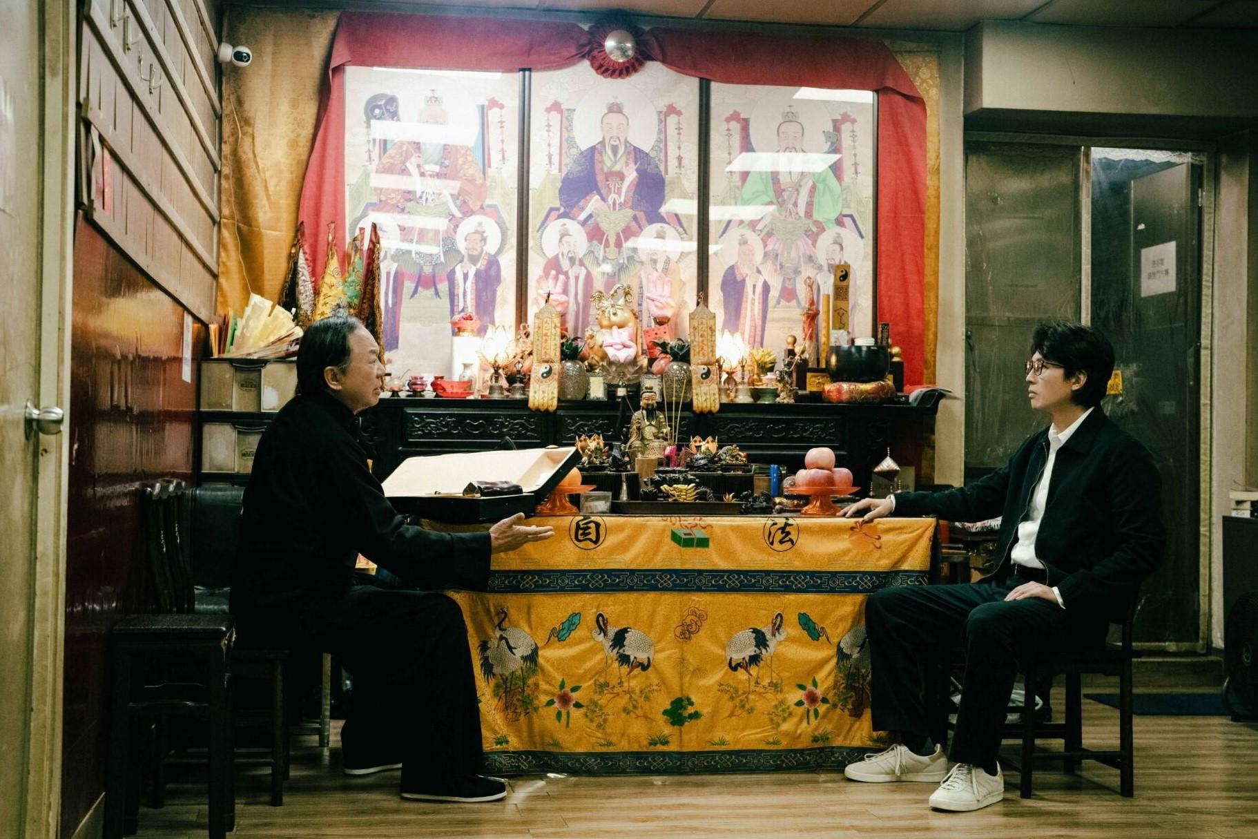 許冠文和黃子華相隔32年後在《破.地獄》再合作。