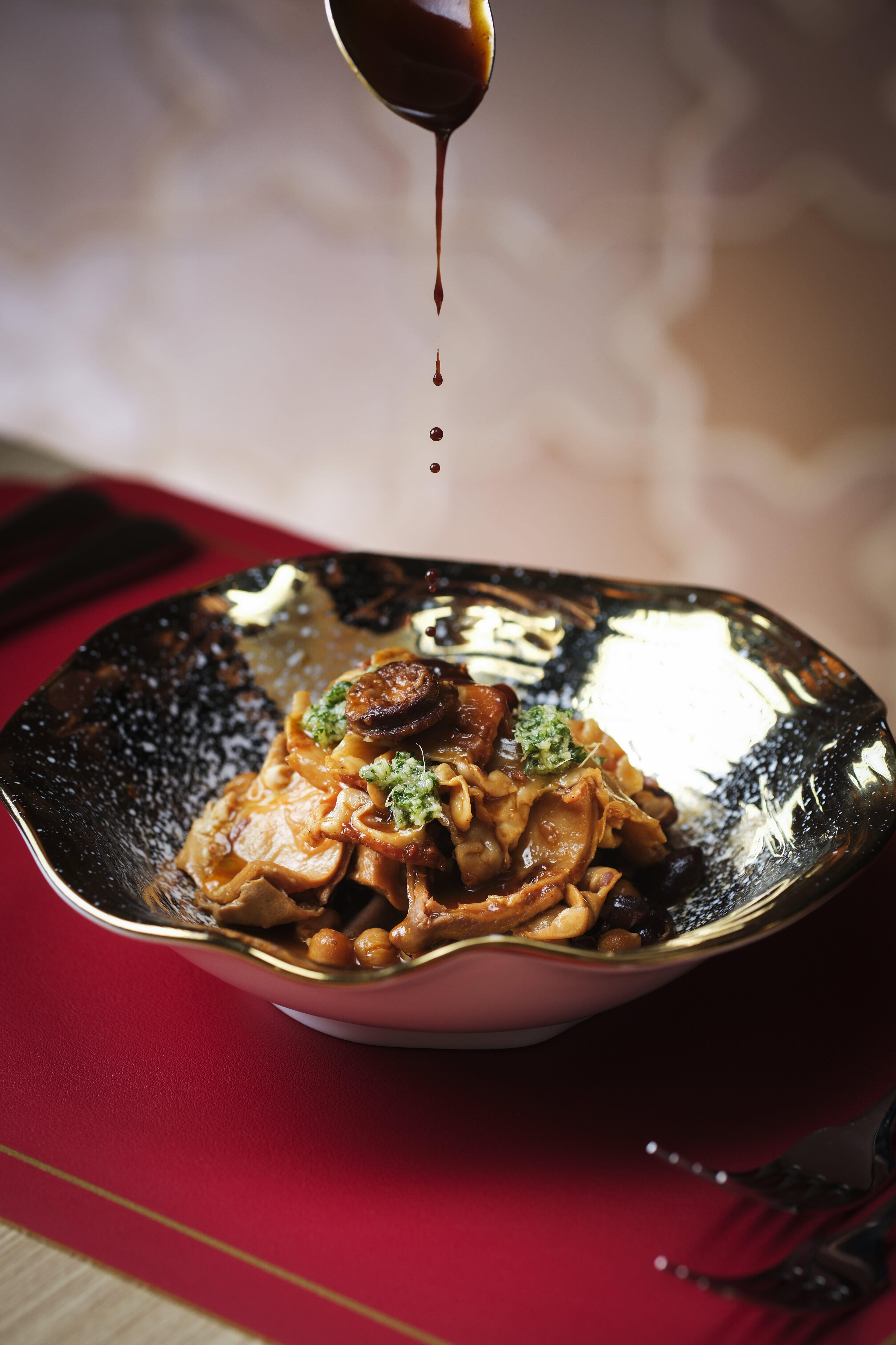 花膠燉西班牙豬肚