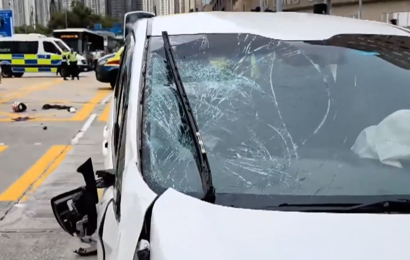 九龍灣有私家車及電單車相撞 (有線新聞畫面)