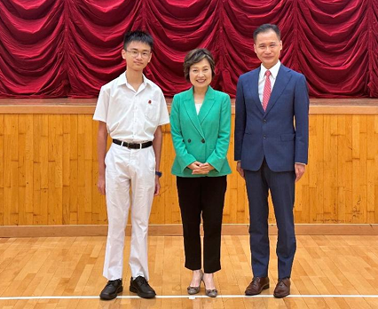 「遲來的狀元」為新界鄉議局元朗區中學中六畢業生黃靖康,目前就讀中大「環球醫學領袖培訓專修組別」。(新界鄉議局元朗區中學圖片)