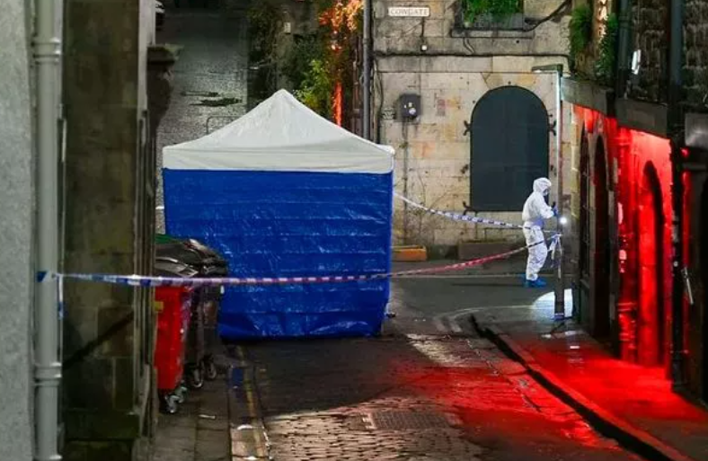 警方封鎖附近馬路。(互聯網)