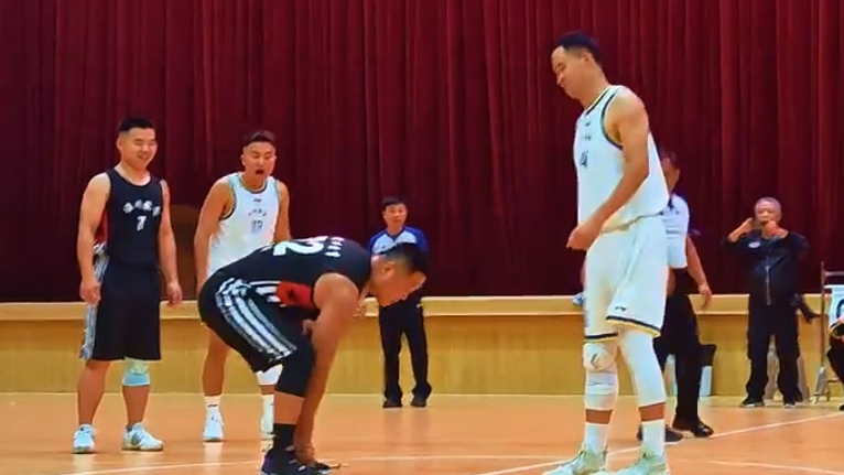 《少林足球》士巴拿經典橋段在內地一場籃球賽成真。 (影片截圖)