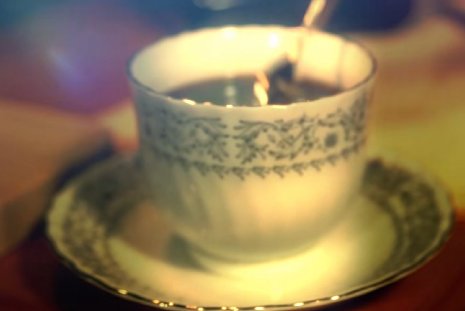 廉政公署將於11月15日在北角渣華道303號總部地下開設咖啡廳,並以廉署成立年份「一九七四」命名。宣傳片邀請藝人鄺美雲擔任女主角,參考電影《花樣年華》的拍攝風格。