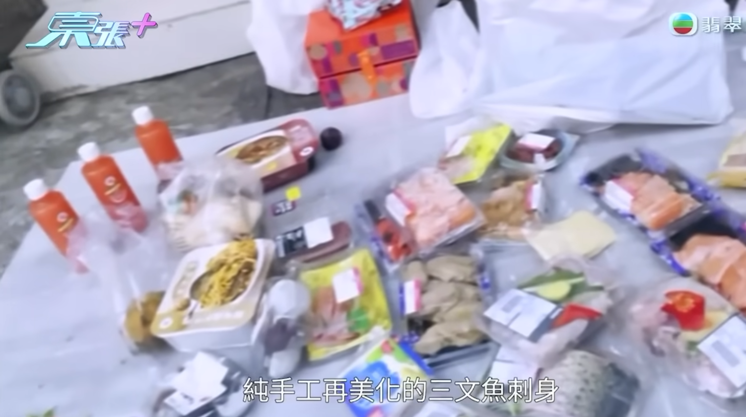 有檔販出售三文魚刺身。(東張西望截圖)