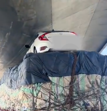 南京交通意外,源自貨車貨物超出高度。