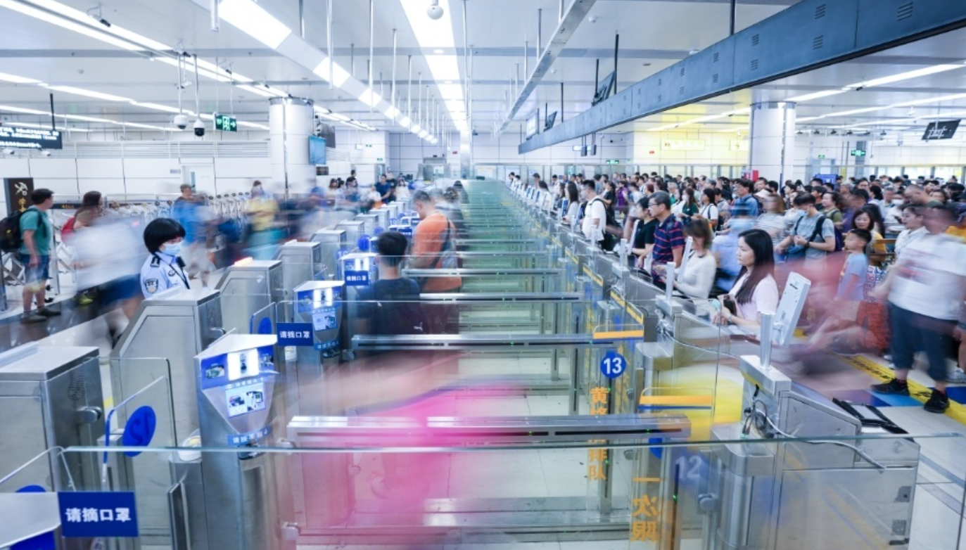 港澳居民與內地居民「北上南下」雙向奔赴熱潮持續 (央視圖片)