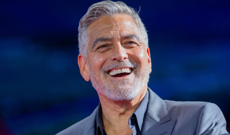 佐治古尼當日在《紐約時報》撰文呼籲拜登退選。(互聯網)