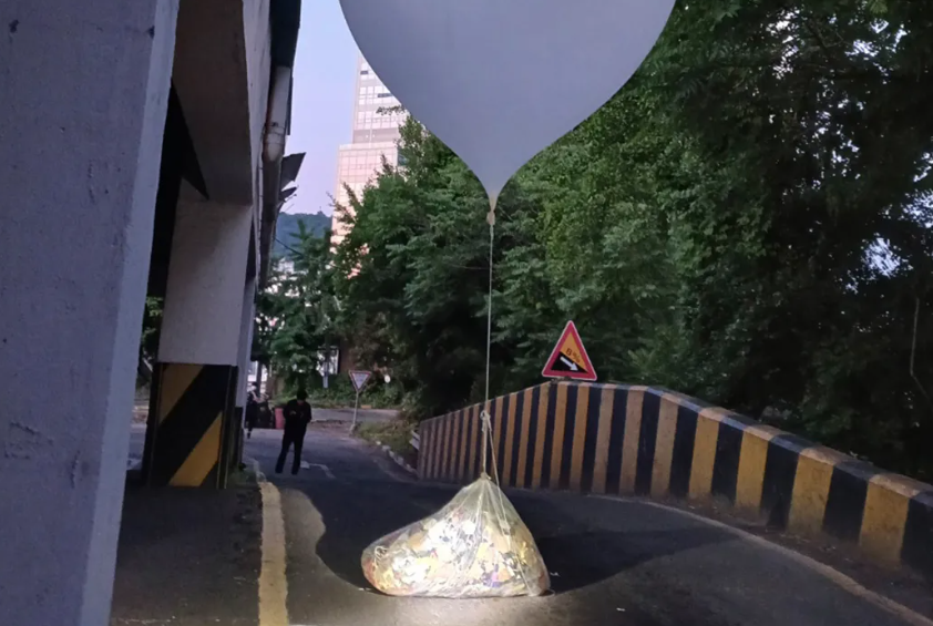 北韓向南韓發放的垃圾氣球。(資料圖片)