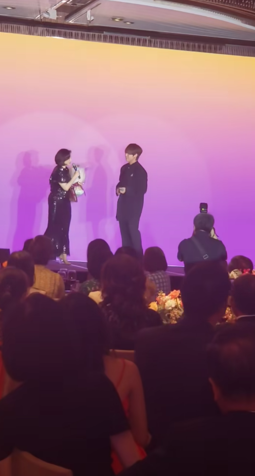 林青霞對姜濤讚過不停。