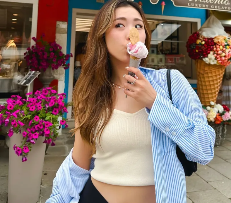 現年24歲的港隊前花式溜冰運動員馬曉晴退役後除了做教練外,亦有參與演藝圈工作,今年已有網上傳她與卓林普有戀情。(馬曉晴ig)