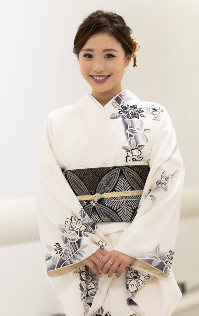 現年24歲的港隊前花式溜冰運動員馬曉晴退役後除了做教練外,亦有參與演藝圈工作,今年已有網上傳她與卓林普有戀情。(馬曉晴ig)