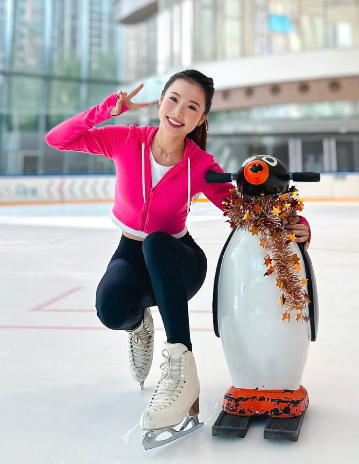 現年24歲的港隊前花式溜冰運動員馬曉晴退役後除了做教練外,亦有參與演藝圈工作,今年已有網上傳她與卓林普有戀情。(馬曉晴ig)