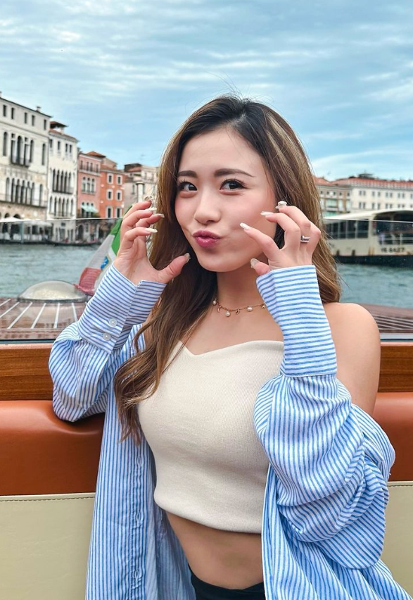 現年24歲的港隊前花式溜冰運動員馬曉晴退役後除了做教練外,亦有參與演藝圈工作,今年已有網上傳她與卓林普有戀情。(馬曉晴ig)