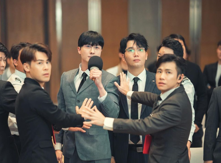 黃建東在《黑色月光》中與王浩信有大量對手戲。