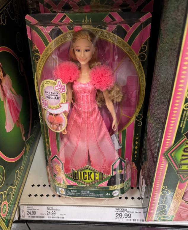 有網民發現Mattel的《魔法壞女巫》公仔誤印了色情網站網址。(互聯網)