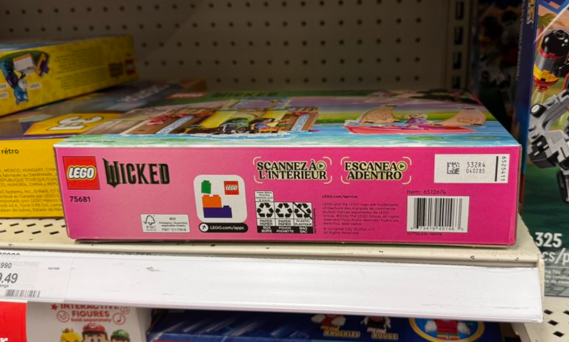 有網民檢查LEGO所出的《魔法壞女巫》產品,證實無事!(互聯網)