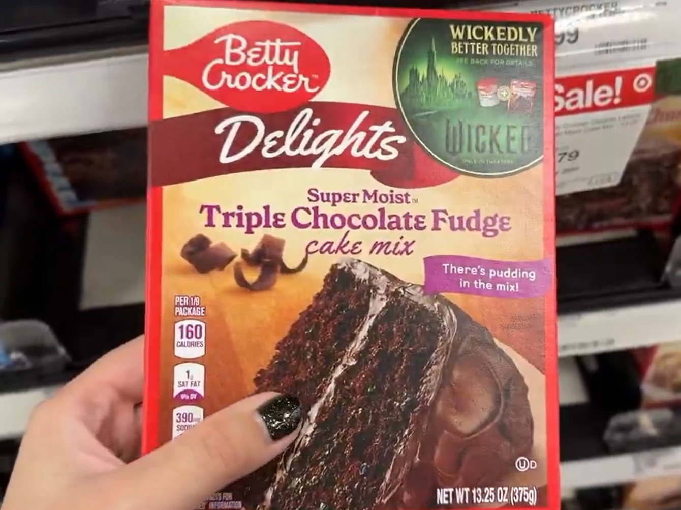 有網民檢查一款聯乘《魔法壞女巫》的蛋糕預拌粉產品,證實無事!(互聯網)