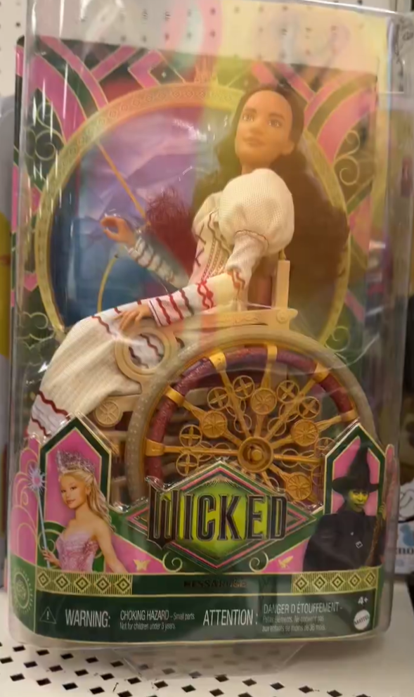 另一款公仔的包裝盒同樣誤印了色情網站網址。(互聯網)