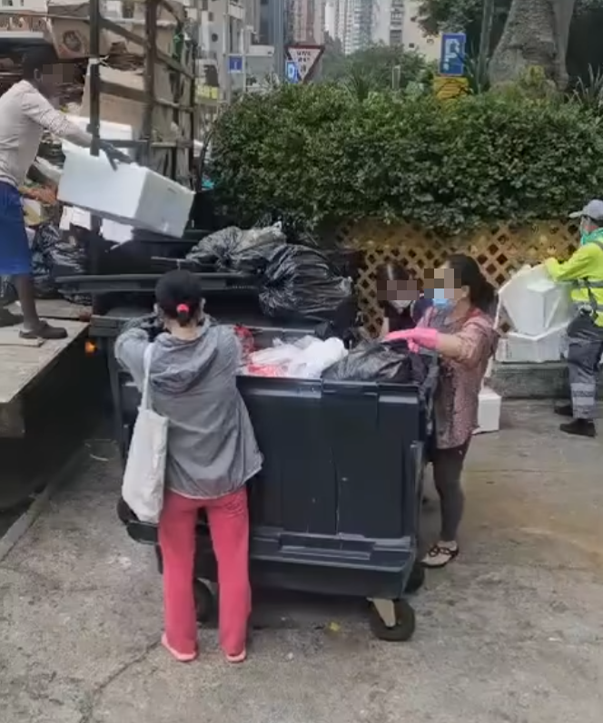 港島一個垃圾站,有三名外籍女子摷一個大型垃圾箱,從中擸走大批「過期肉」滿載而歸,拍片的目擊者猜測她們是外傭,稱:「唔係咁X樣買餸呀嘛?」。facebook群組「聘請工人姐姐關注組」