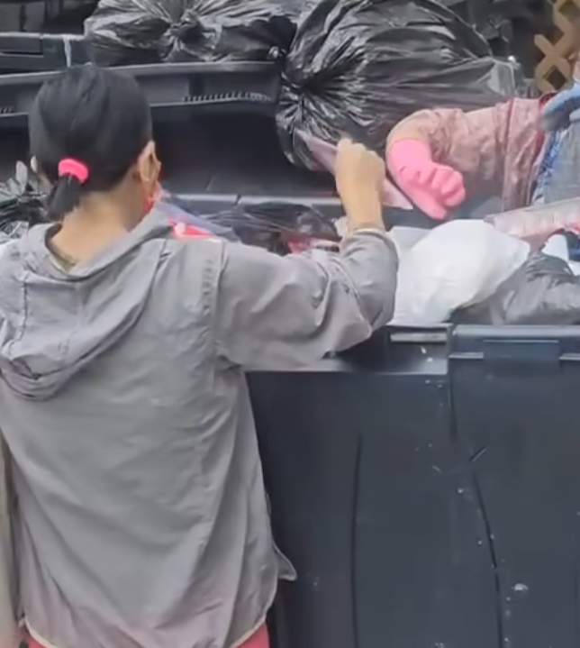 港島一個垃圾站,有三名外籍女子摷一個大型垃圾箱,從中擸走大批「過期肉」滿載而歸,拍片的目擊者猜測她們是外傭,稱:「唔係咁X樣買餸呀嘛?」。facebook群組「聘請工人姐姐關注組」