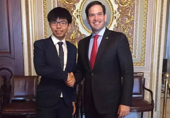 魯比奧在2016年會見當時出訪華盛頓的時任香港眾志秘書長黃之鋒 (資料圖片)