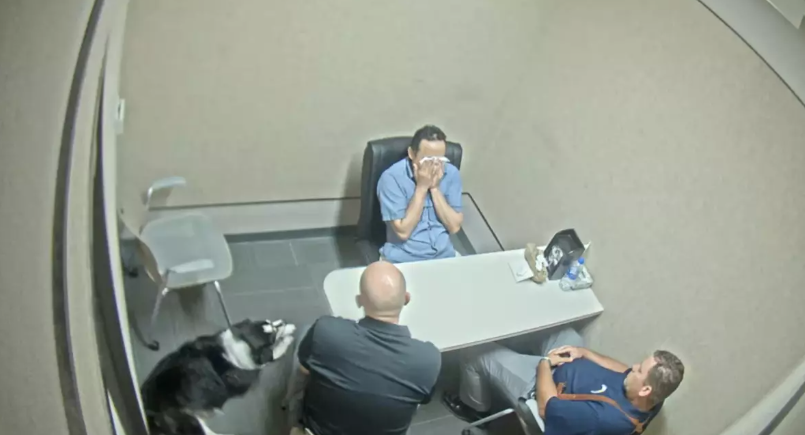 佩雷斯被逼供至崩潰,承認殺父。(互聯網)