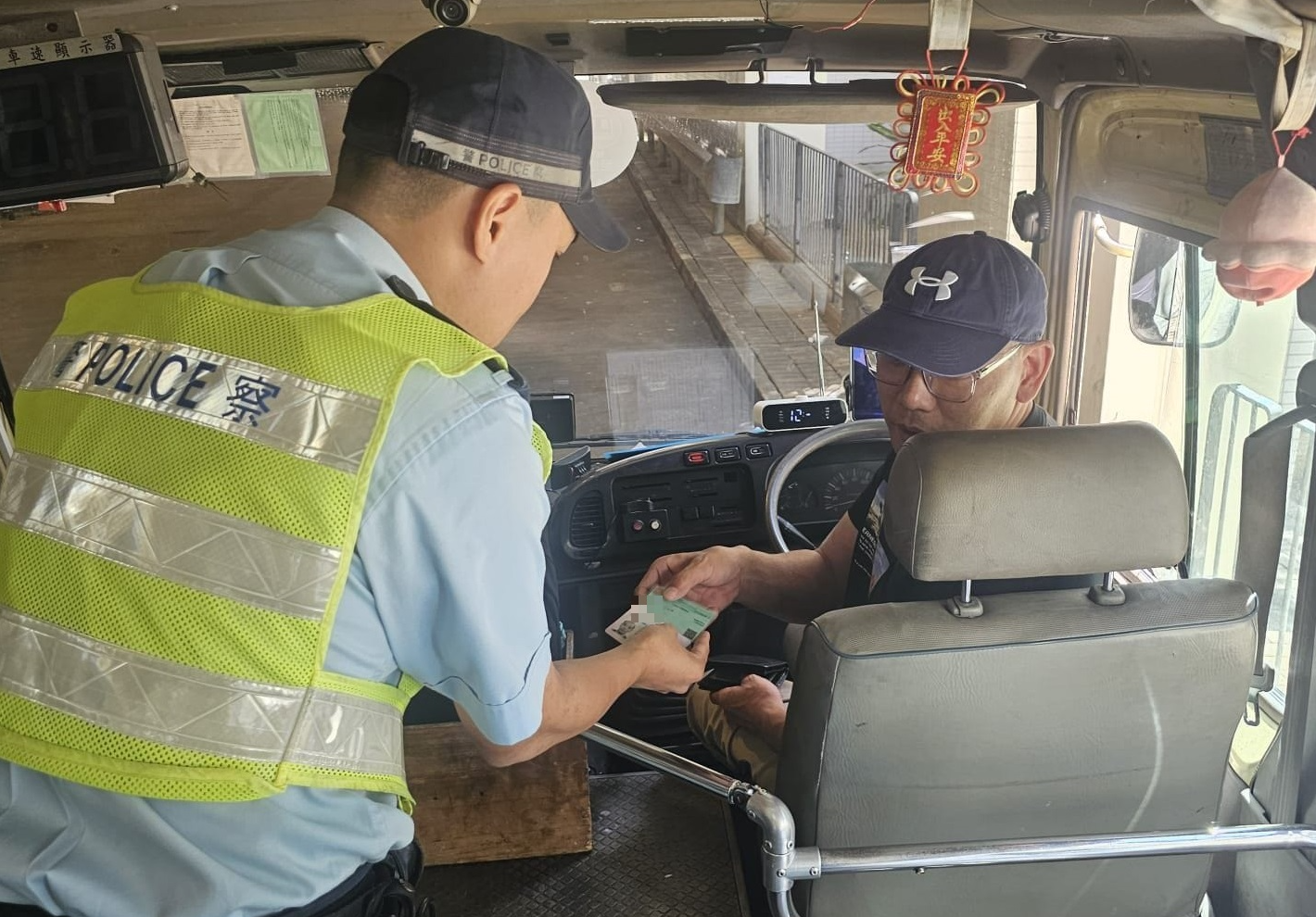 警方加強執法項目包括酒後及藥後駕駛、駕駛時使用手提電話、未佩戴安全帶、不小心駕駛及違反交通燈號和標誌等違規行為。(警方提供)