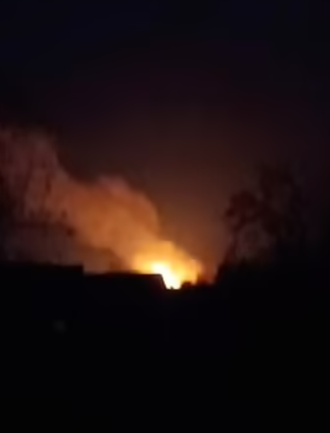 俄羅斯城鎮卡拉齊夫(Karachev)冒出火光。(互聯網)