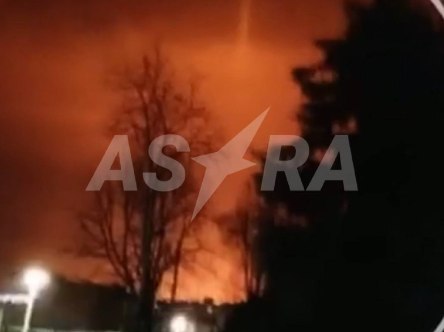 俄羅斯城鎮卡拉齊夫(Karachev)冒出火光。(互聯網)