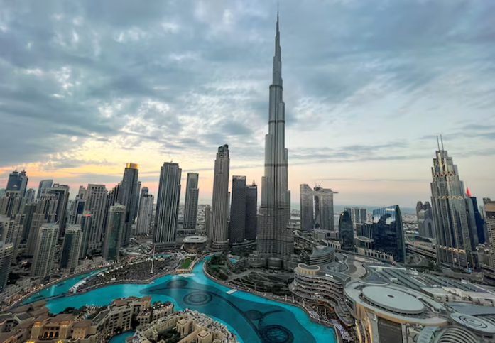 Fakana跟家人去杜拜旅遊時,邂逅一名尚有幾個月才18歲的英國少女。(資料圖片)