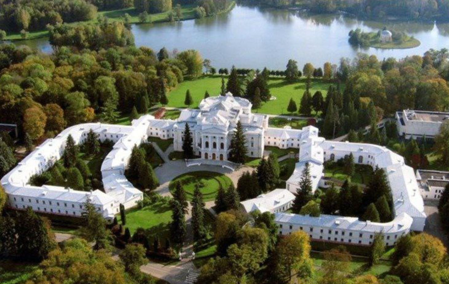 烏克蘭繼周二首次向俄羅斯境內發射美製遠程陸軍戰術導彈後,周三再首度發射英國提供的「暴風影(Storm Shadow)」遠程巡航導彈,直接攻擊俄羅斯庫爾斯克地區的一個地下指揮所。