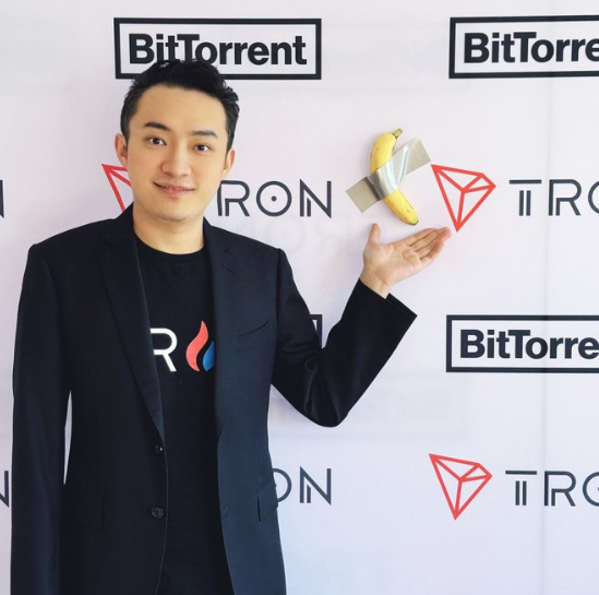 孫宇晨投得「天價香蕉」。(互聯網)