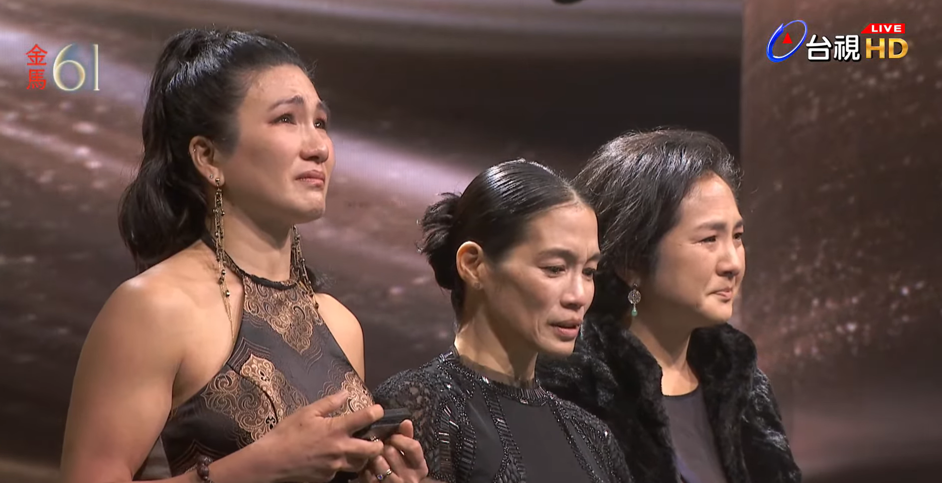 鄭佩佩在子女心中早已獲得終身成就母親獎。