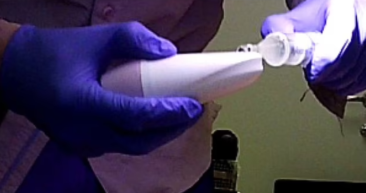 婦科醫生Arne Bye涉嫌以瓶子及除臭劑器皿侵犯女病人。(互聯網)