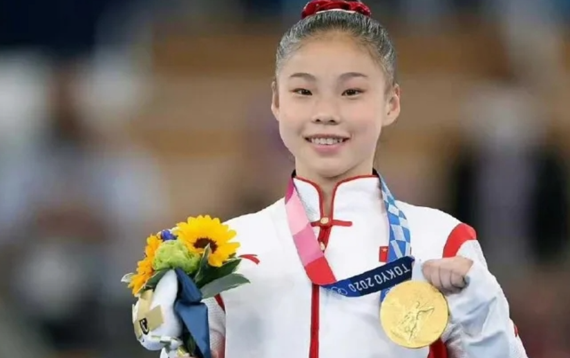 2022年退役的管晨辰也是前中國女子體操隊隊員,曾在東京奧運會平衡木比賽中奪金。